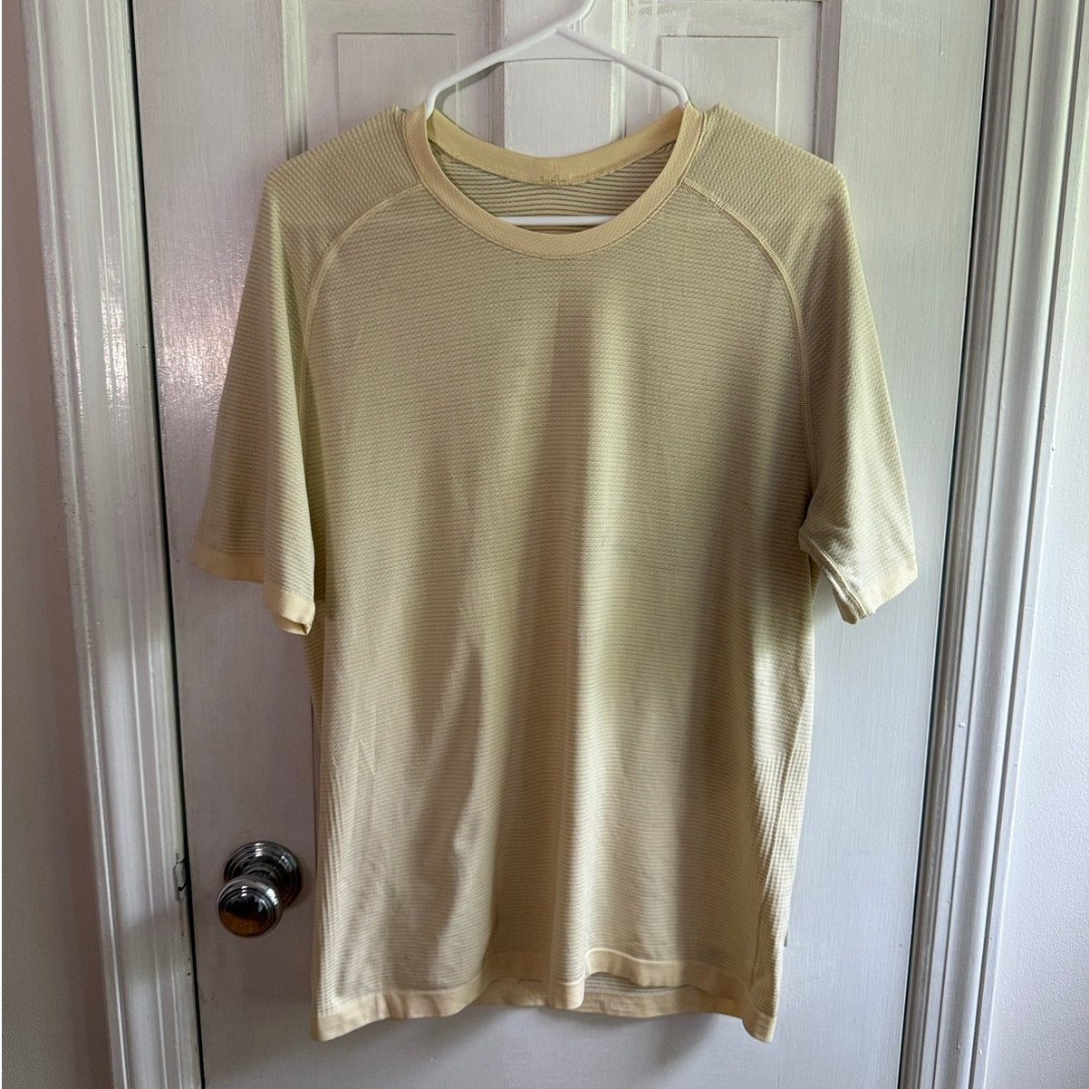 Lululemon Men's Size Medium Short Sleeve Shirt Waffle Pattern Knit EUC