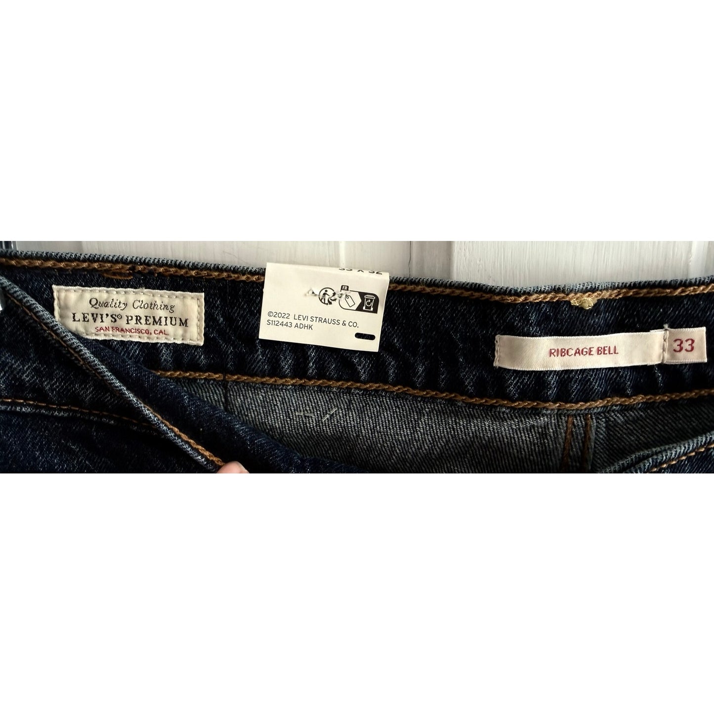 Levi's Premium Ribcage Bell Jeans - Size 33 - NWT
