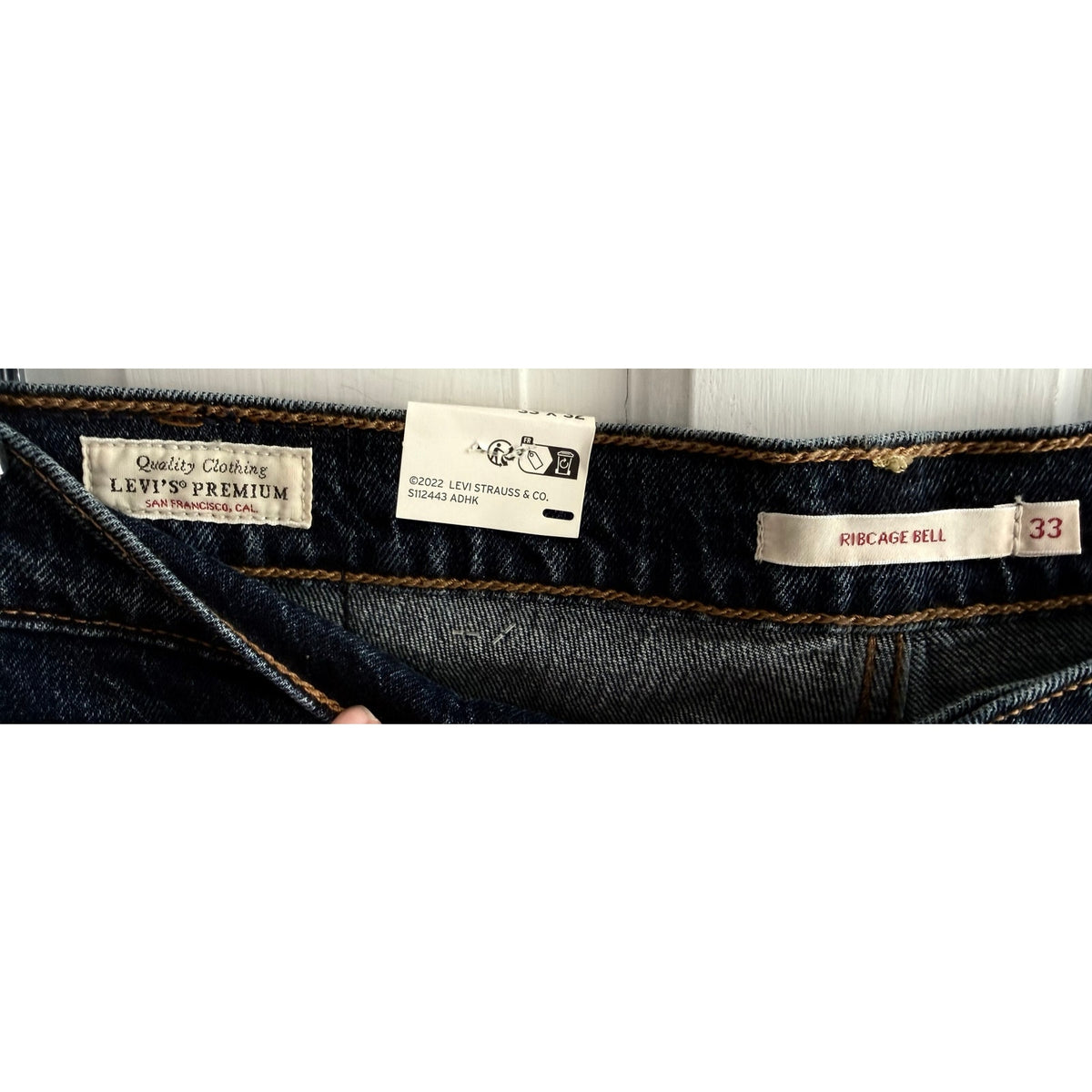 Levi's Premium Ribcage Bell Jeans - Size 33 - NWT