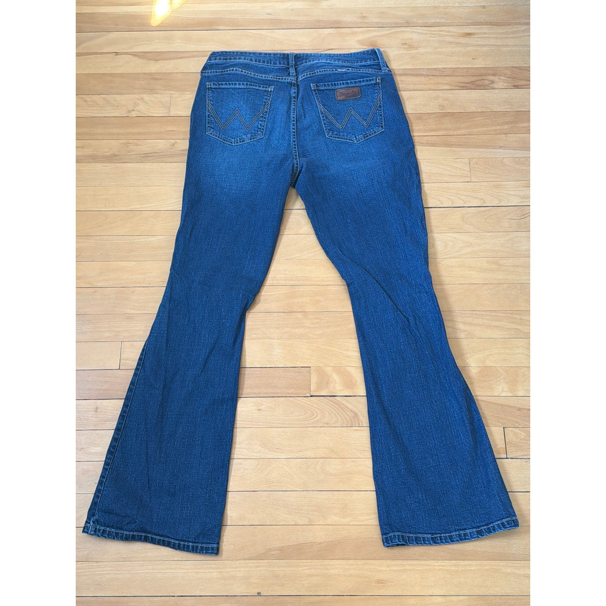 Wrangler EUC Embroidered Distressed Bootcut Jeans 15x32