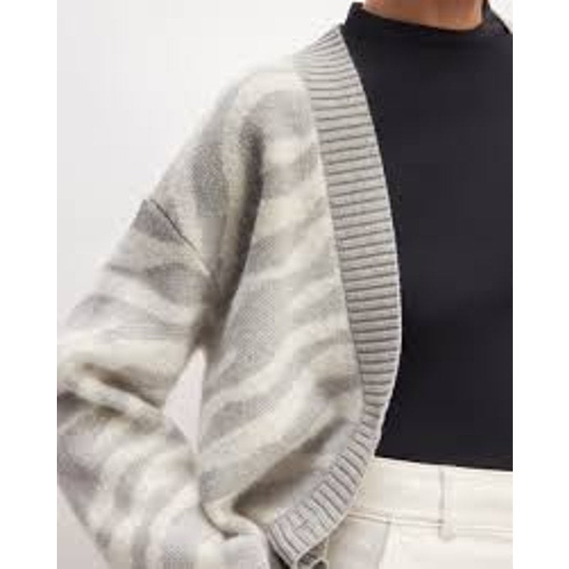 Everlane NWT The Alpaca Tiger Jacquard Cardigan M - Grey Snow Animal Print