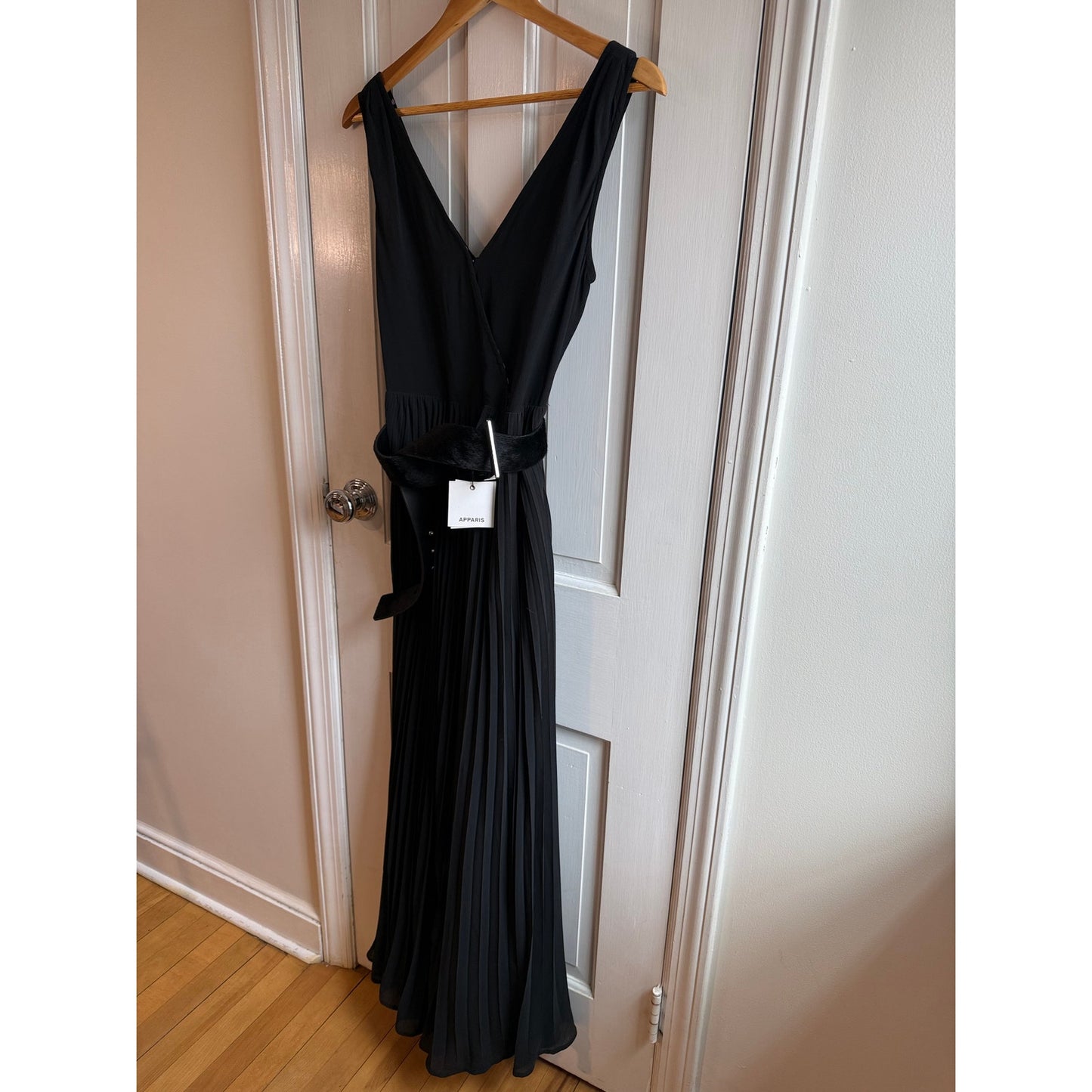 Anthropolgie Pleated Jumpsuit V-Neck Wrap Sleeveless Size 2 Wide Leg Black