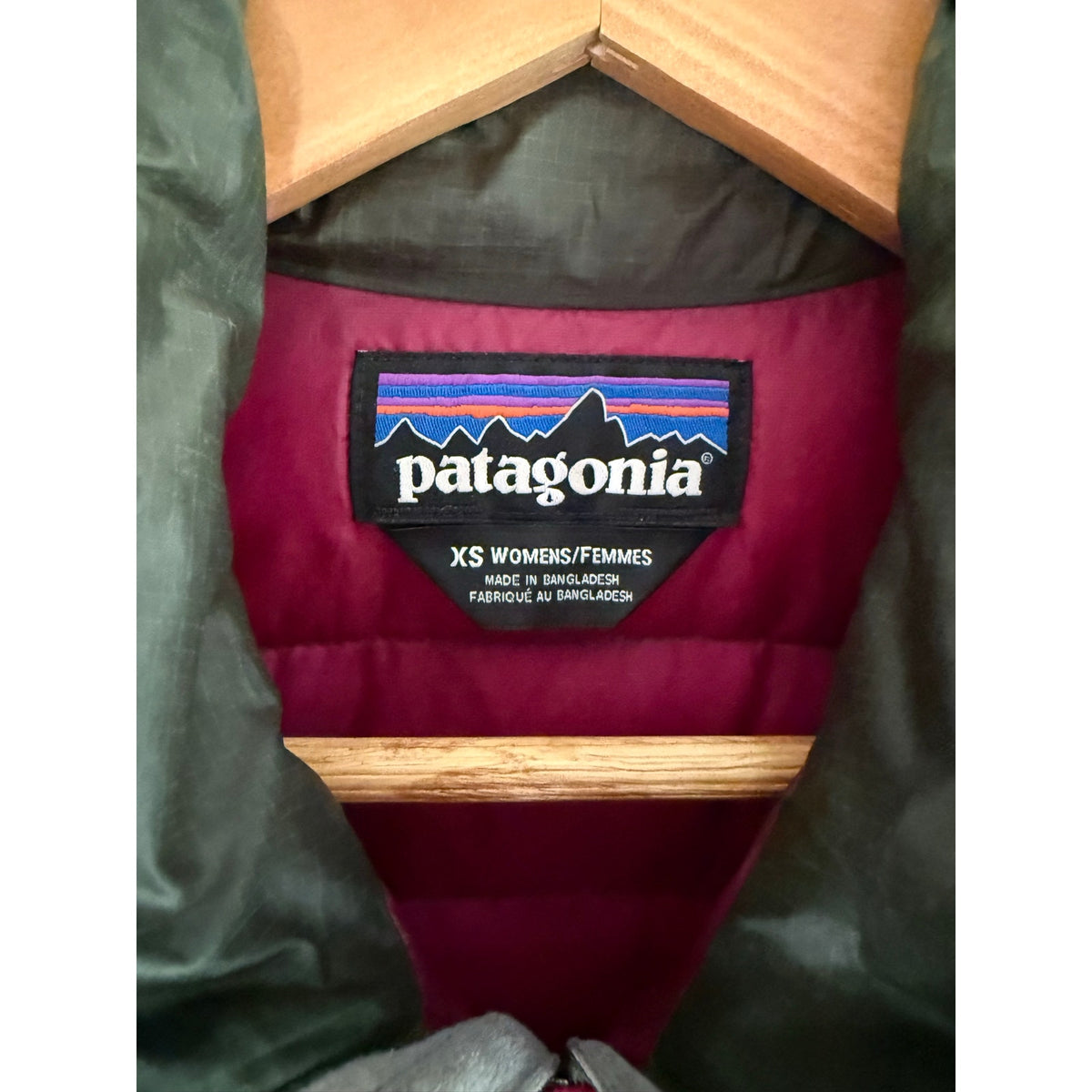 Patagonia Women’s Down Sweater Full-Zip Puffer Jacket Green Berry Lining Sz XS