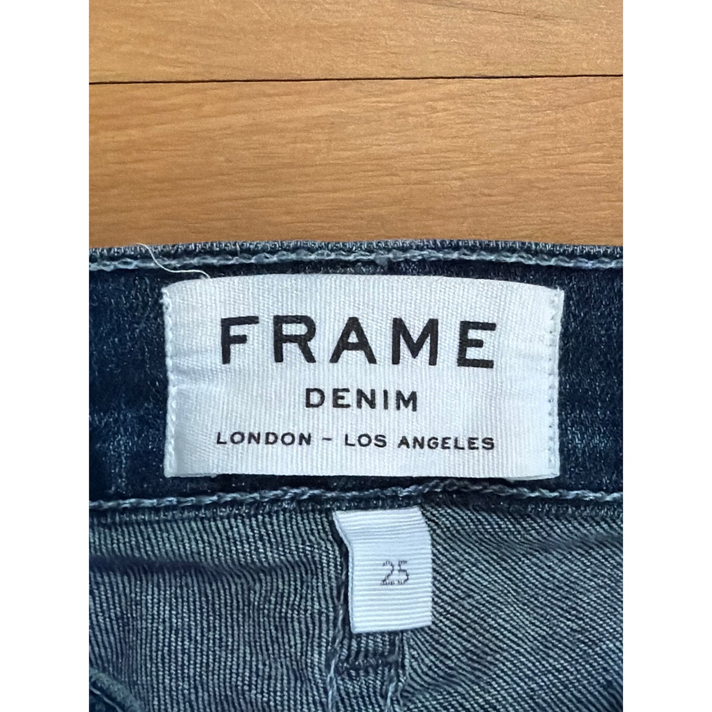 Frame Size 25 Le Skinny de Jeanne Dark Wash Jean