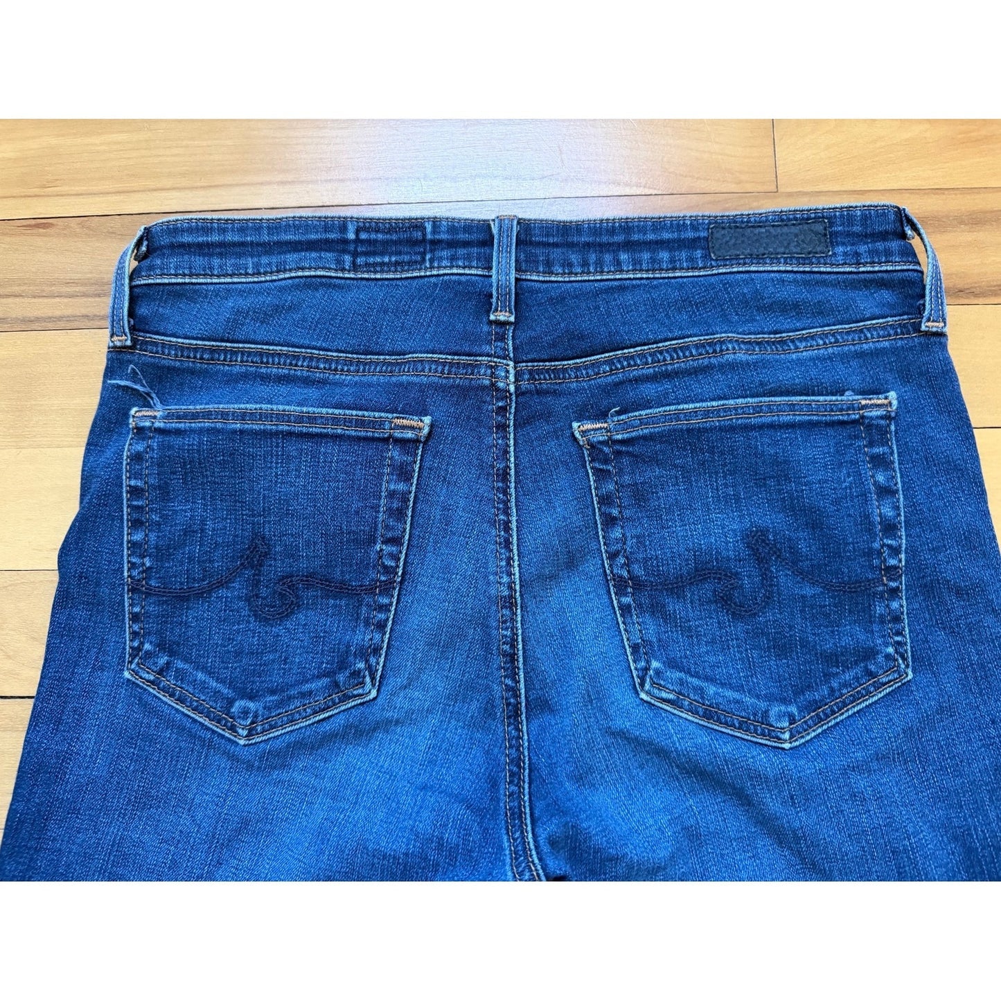 AGThe Harper Essential Straight Size 27R Medium Wash EUC USA
