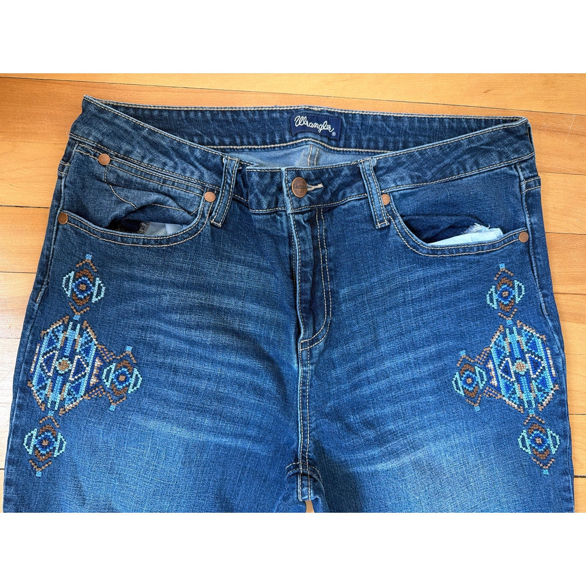 Wrangler EUC Embroidered Distressed Bootcut Jeans 15x32
