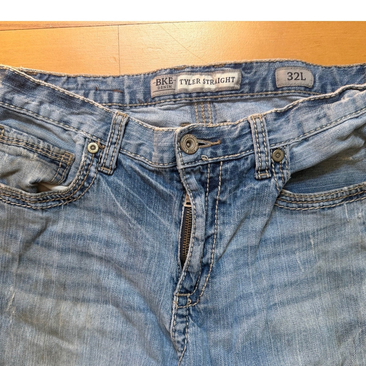 BKE Tyler Men's Straight Jeans 32L Light Wash Distressed EUC
