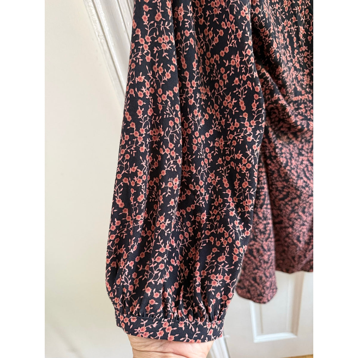 Free People Size L Black Pink Floral V-Neck Smocked Waist Tunic Top Dress EUC