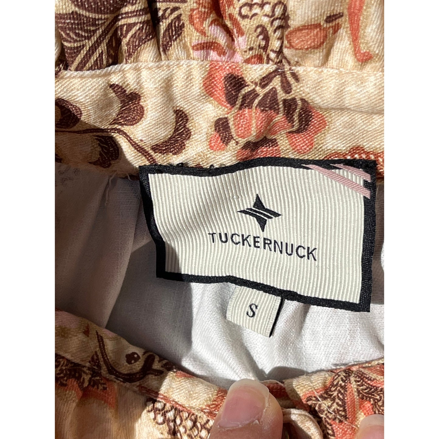 Tuckernuck Larkspur Blouse S Beige Botanical Floral Stand Collar Swing Top 🌿