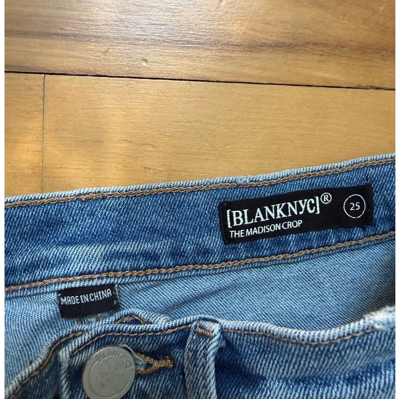 Blank NYC The Madison Crop Jeans 25 Light Wash White Star Print Denim EUC