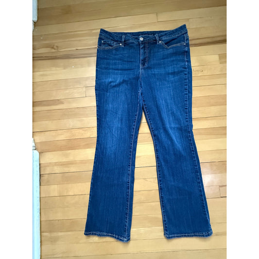 Seven7 Women's Bootcut Jeans Blue Medium Wash Size 16 EUC Stretch