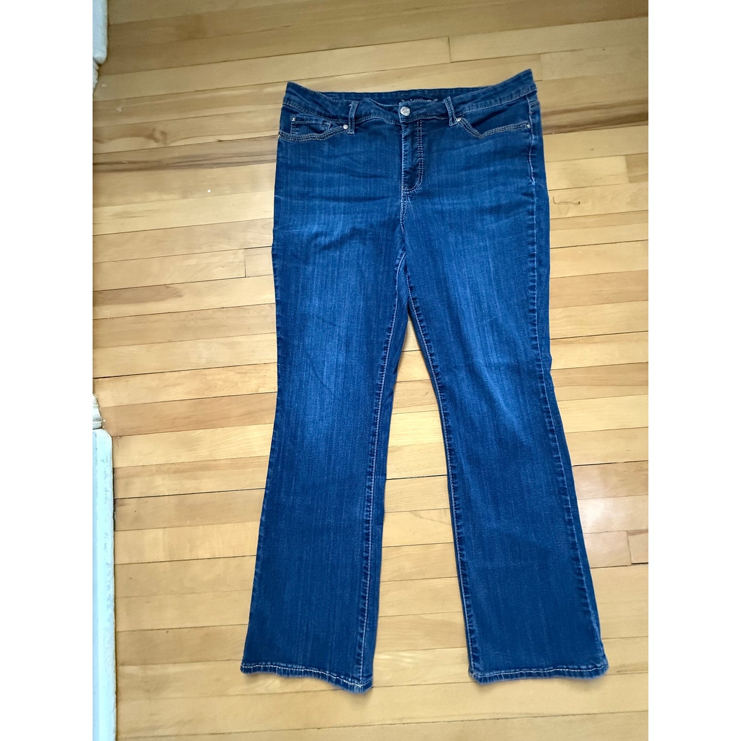 Seven7 Women's Bootcut Jeans Blue Medium Wash Size 16 EUC Stretch