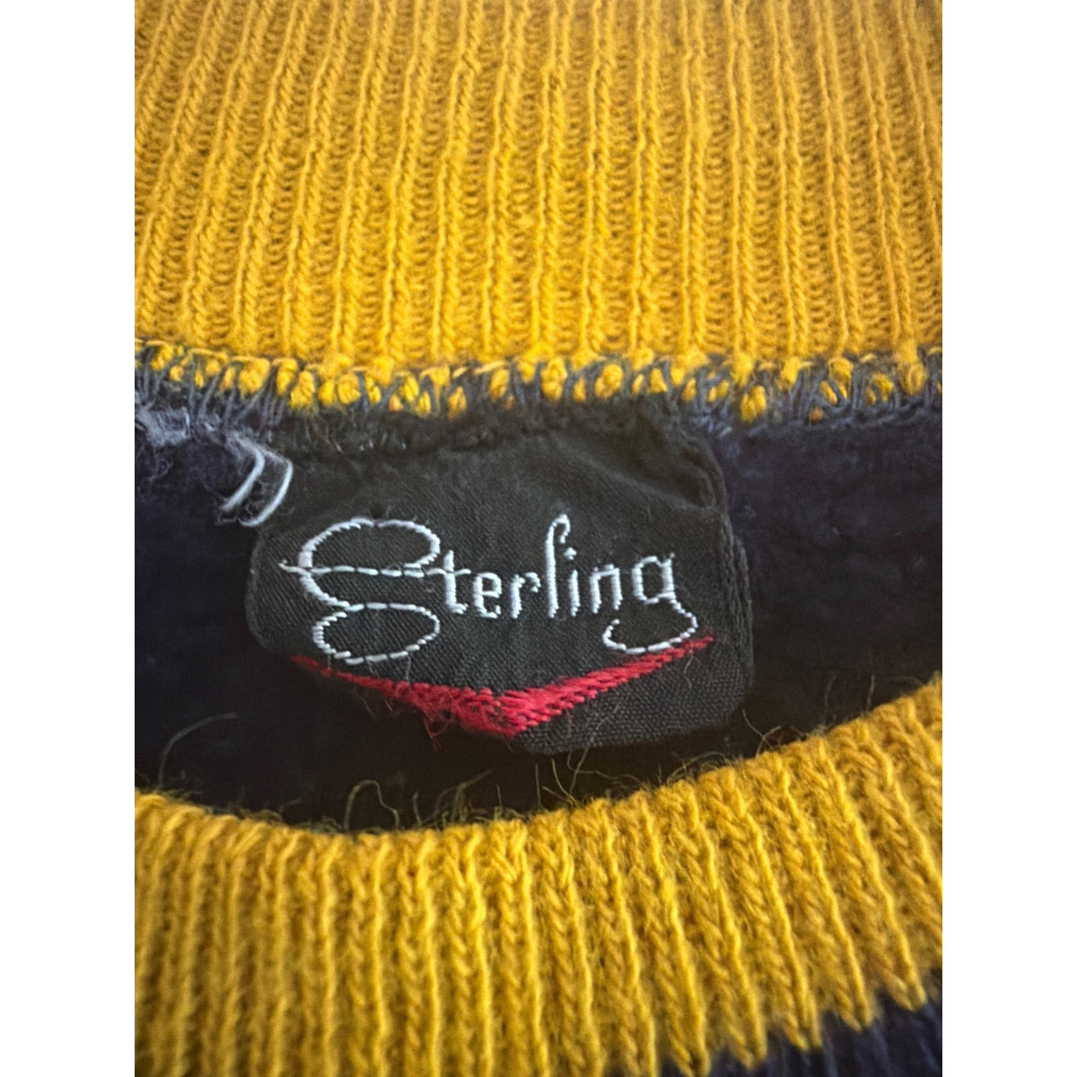 Vintage Sterling Navy Blue & Gold Striped Collar Crewneck Sweatshirt