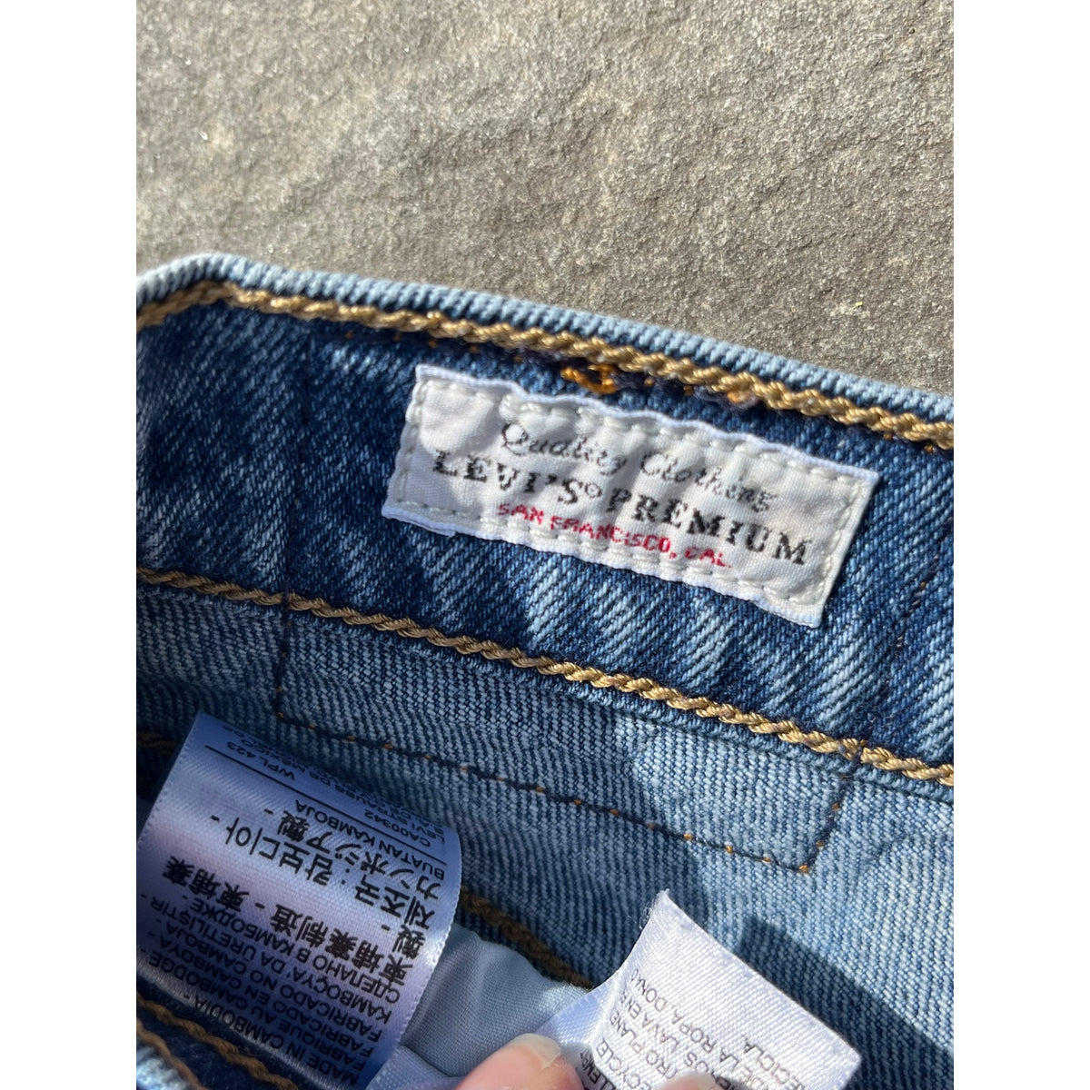 ✨ Levi’s Premium 70s High Flare "Big E" Distressed Jeans 27 ✨