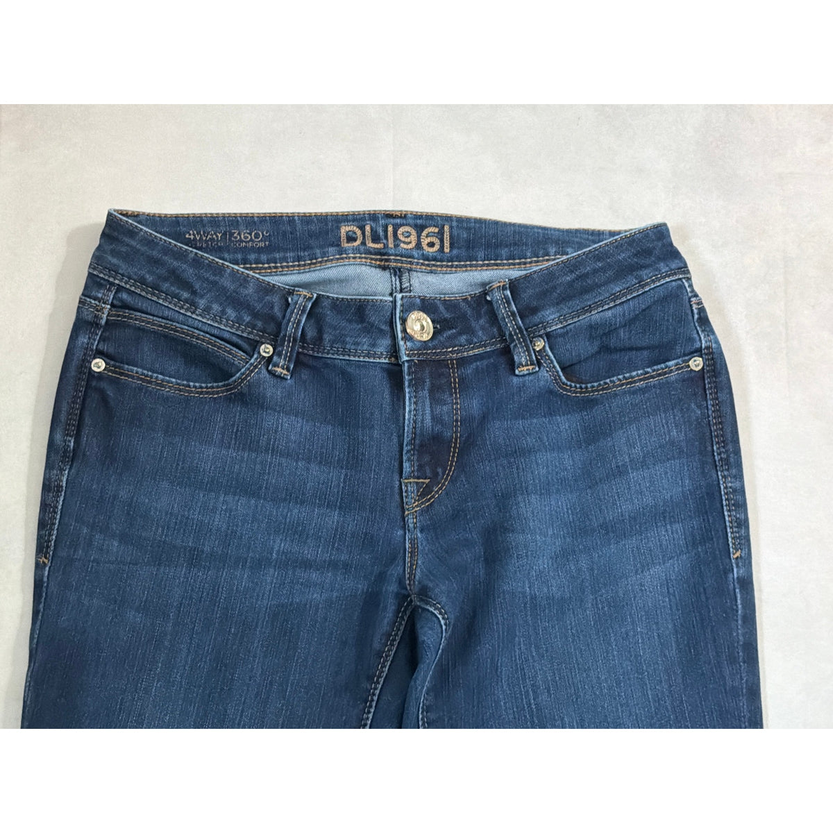 DL1961 Cindy Petite Slim Bootcut Jeans Size 27 Dark Wash Low Rise