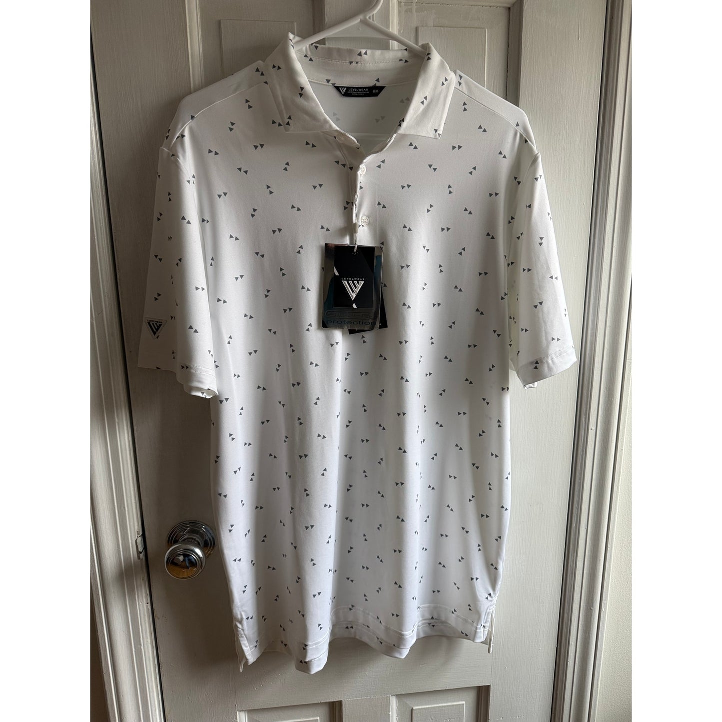 Levelwear White Geometric Double Triangle Print Golf Polo Size Medium NWT
