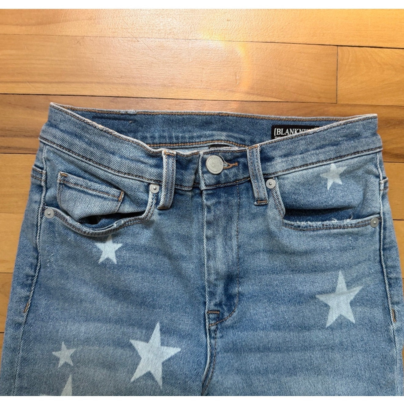 Blank NYC The Madison Crop Jeans 25 Light Wash White Star Print Denim EUC