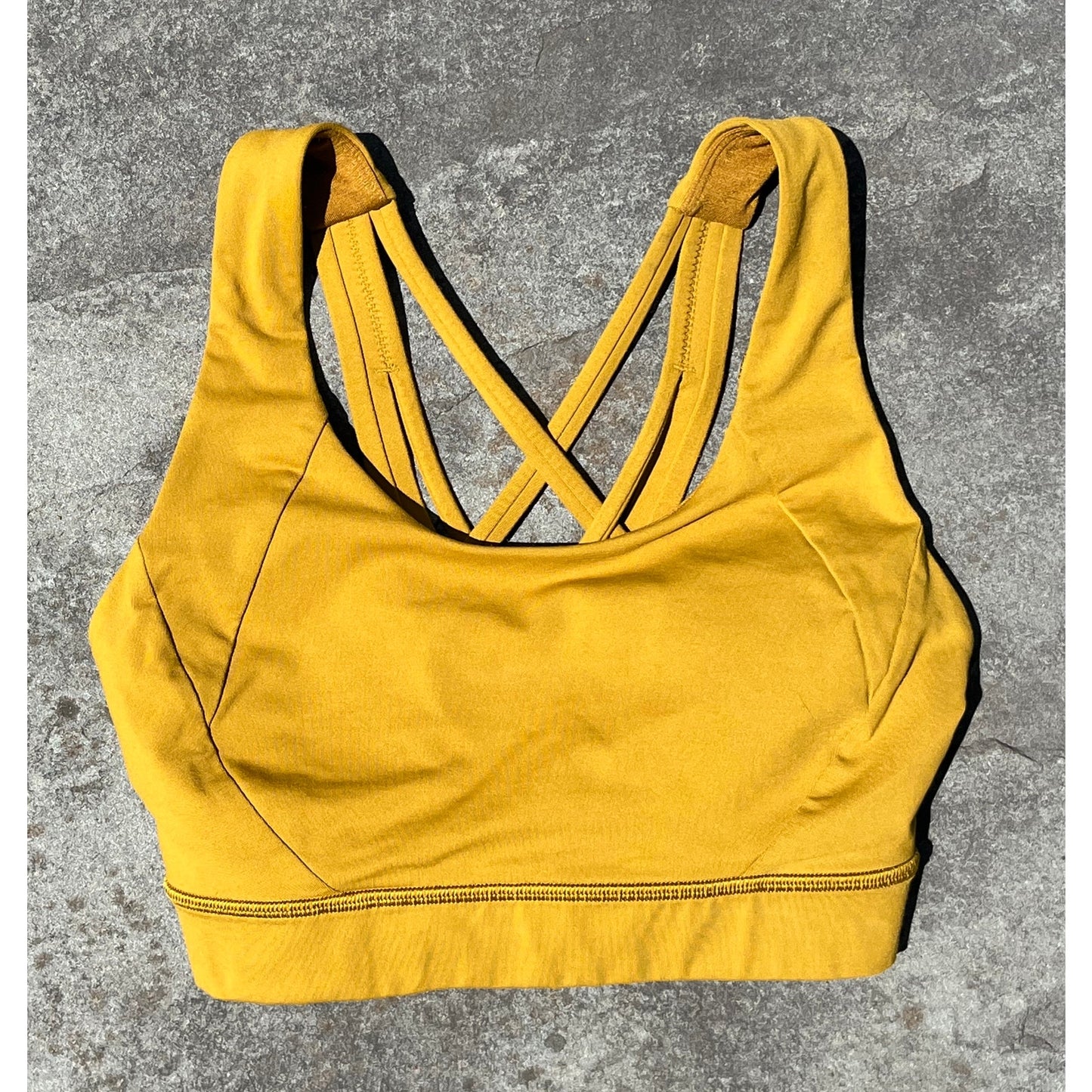 Lululemon Energy Bra Gold Metallic Racerback Medium Support Athletic Essential ✨