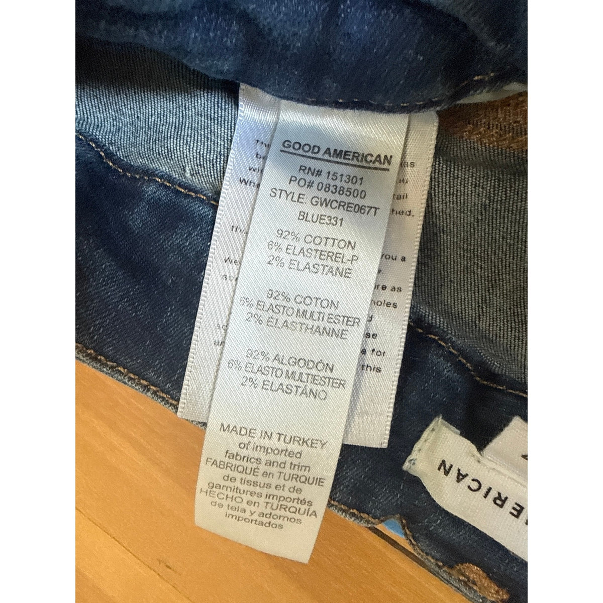 Good American Good Waist Crop Raw Hem Jeans 4/27 EUC