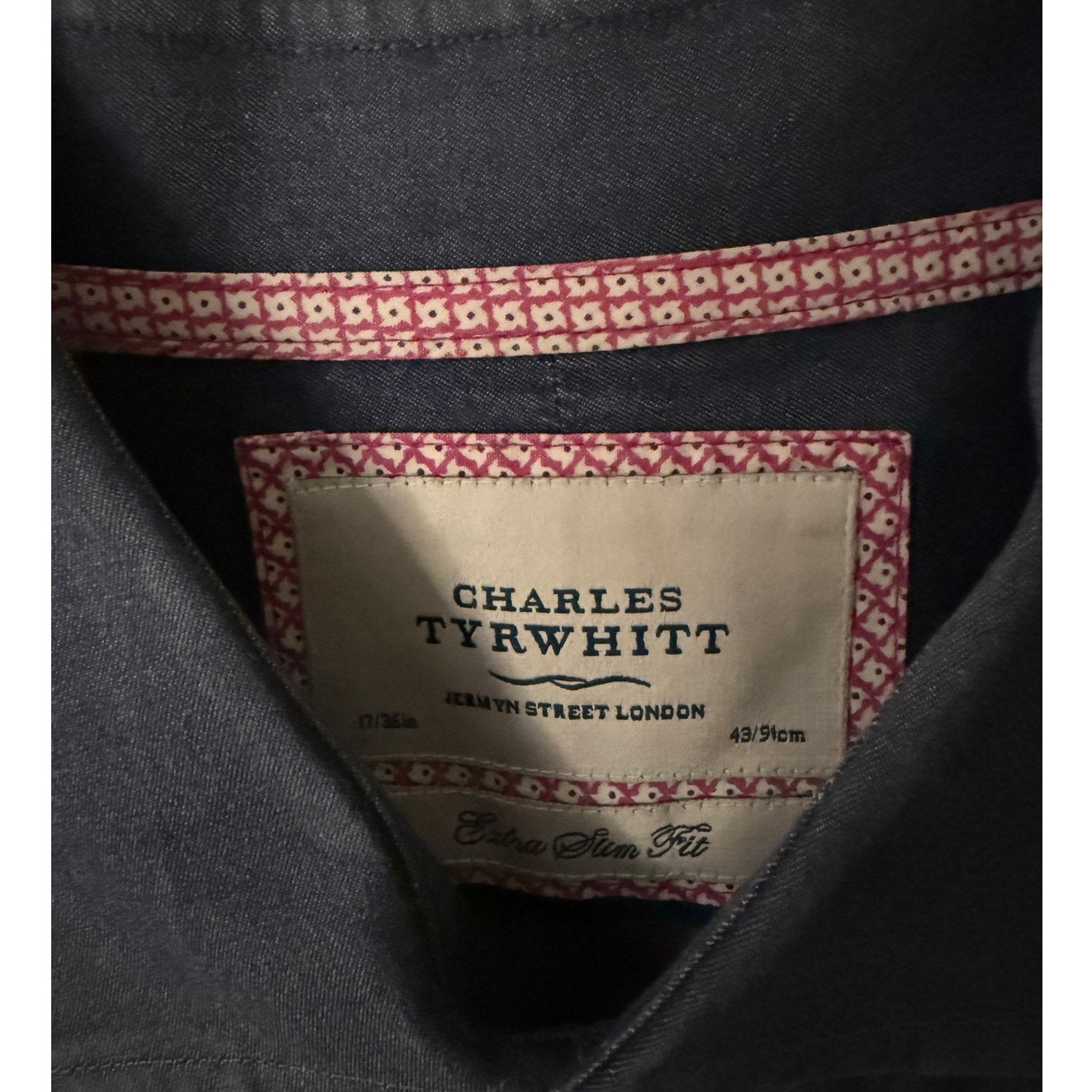 Charles Tyrwhitt Men's Blue Button Down Size 17/43