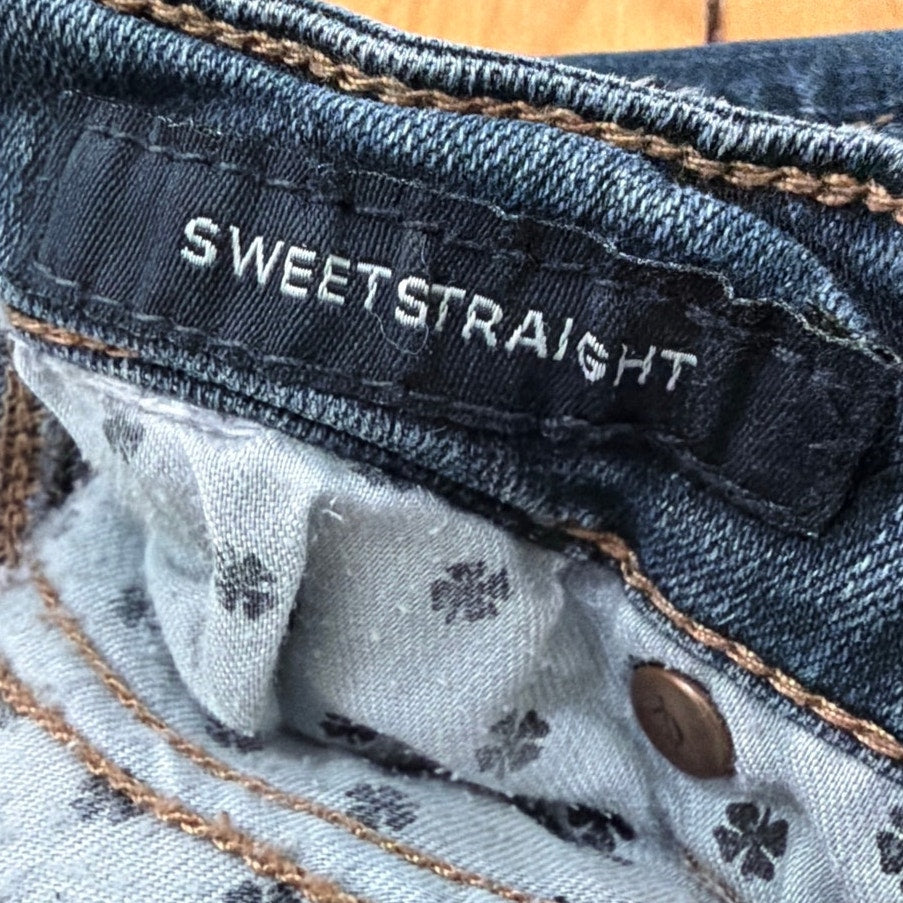 Lucky Brand Size 27 Sweet Straight Low Rise Straight Fit Dark Wash Jean