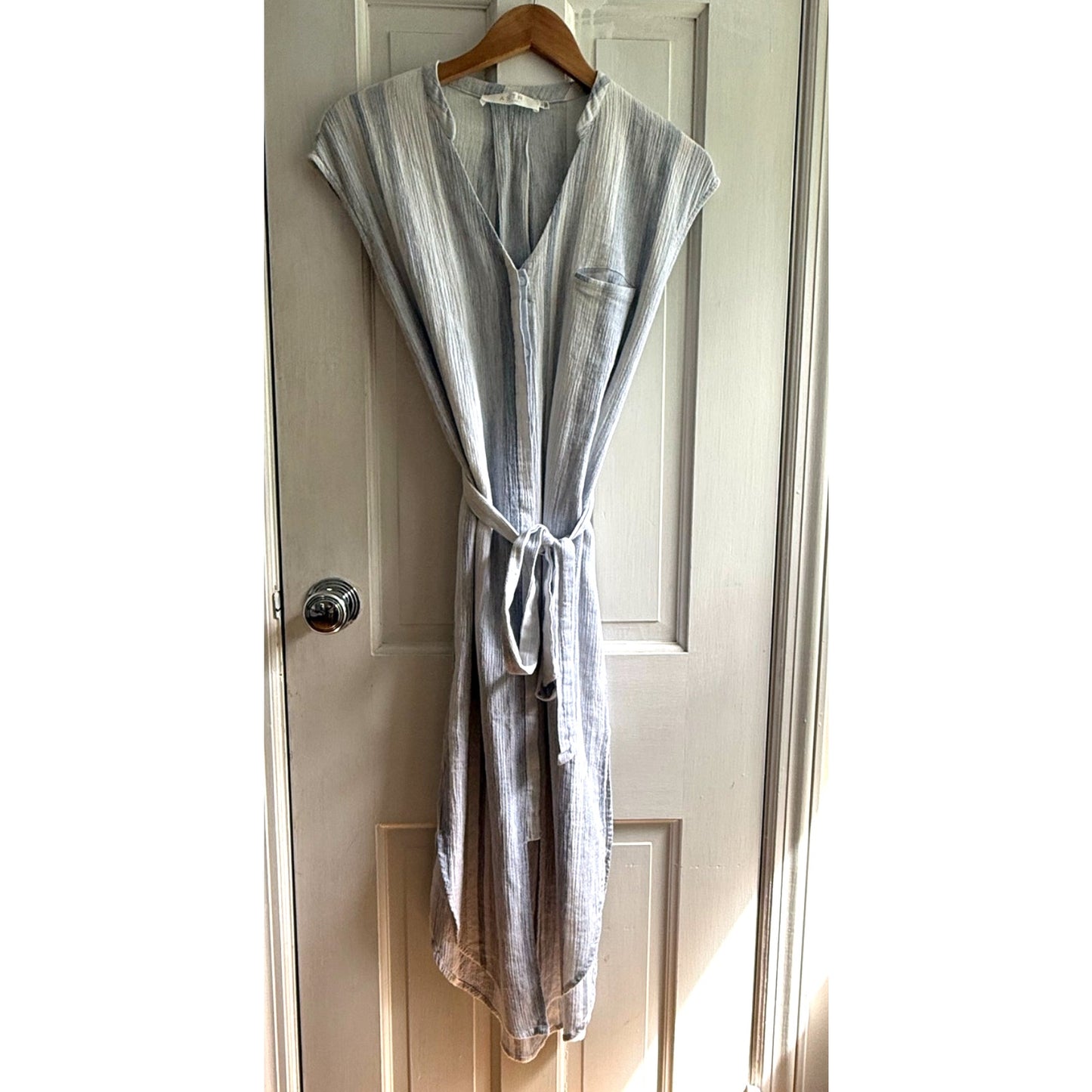 ASTR the Label Dress Small White Blue Striped Linen Blend Belted V-Neck