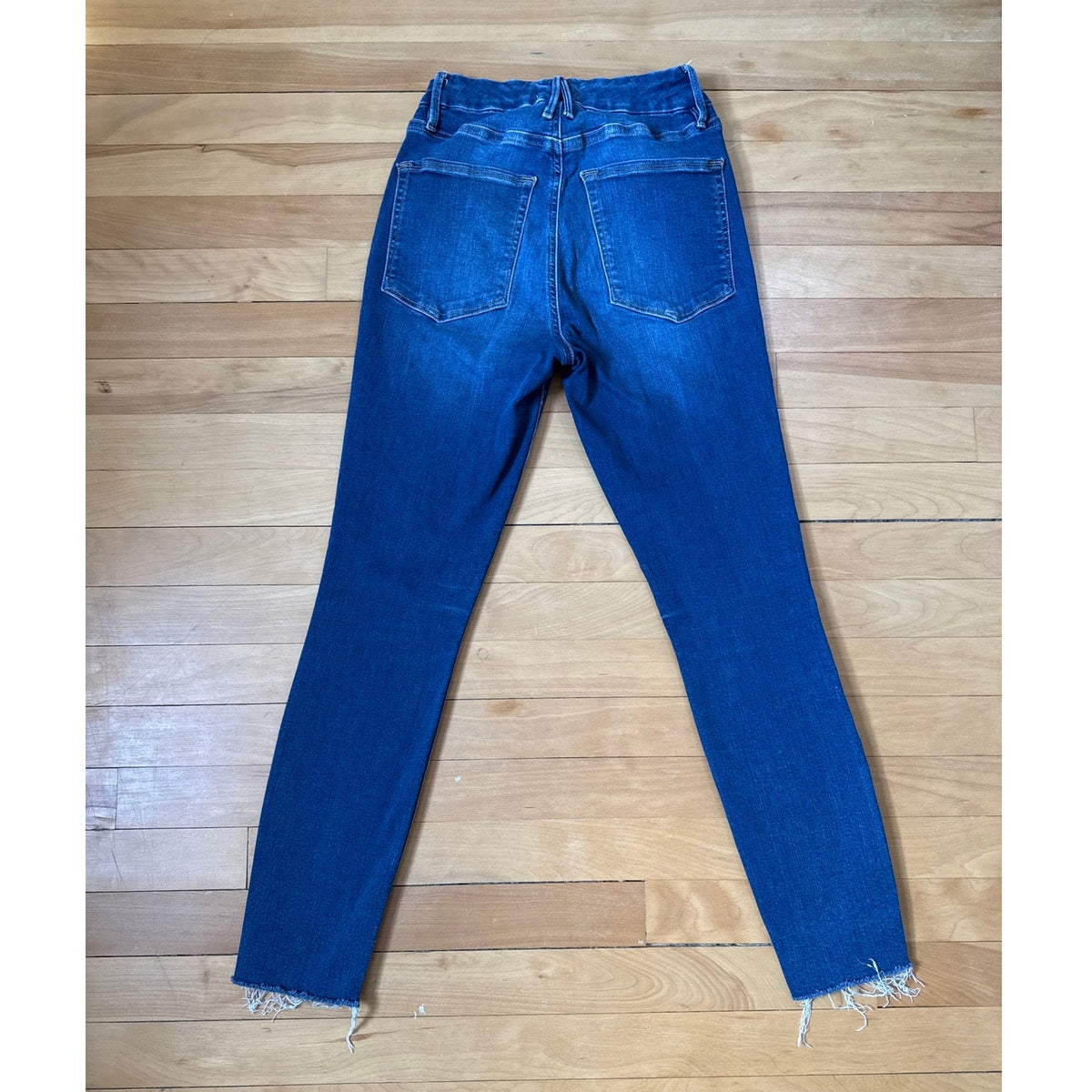 Good American Good Waist Crop Raw Hem Jeans 4/27 EUC