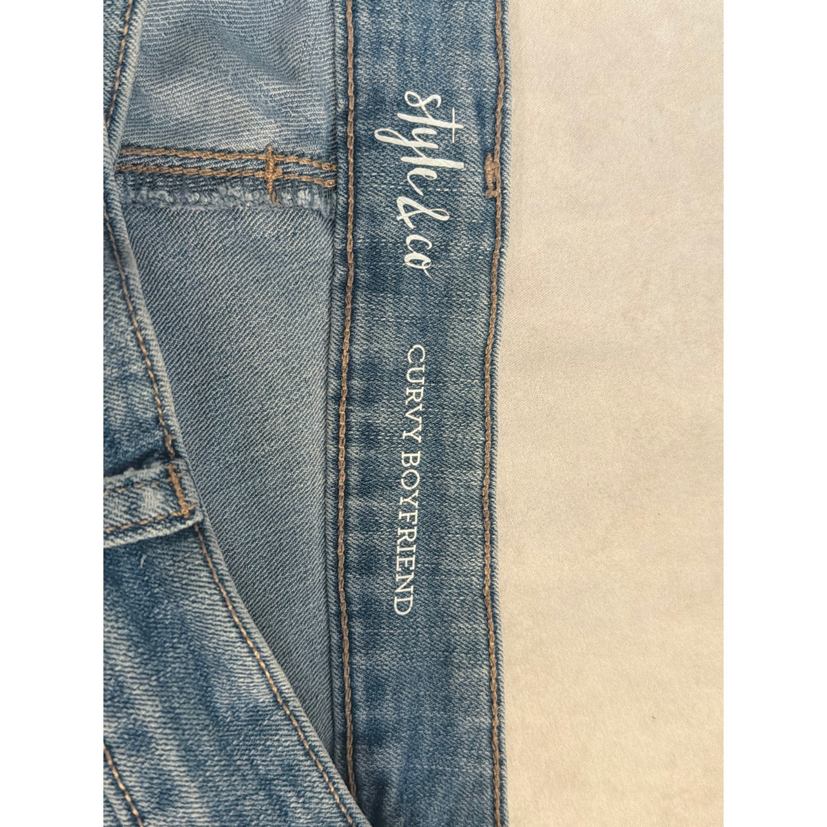 Style & Co Curvy Boyfriend Jeans Womens 10 Floral Embroidered Light Wash Crop 10