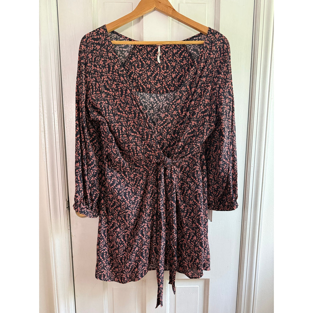 Free People Size L Black Pink Floral V-Neck Smocked Waist Tunic Top Dress EUC