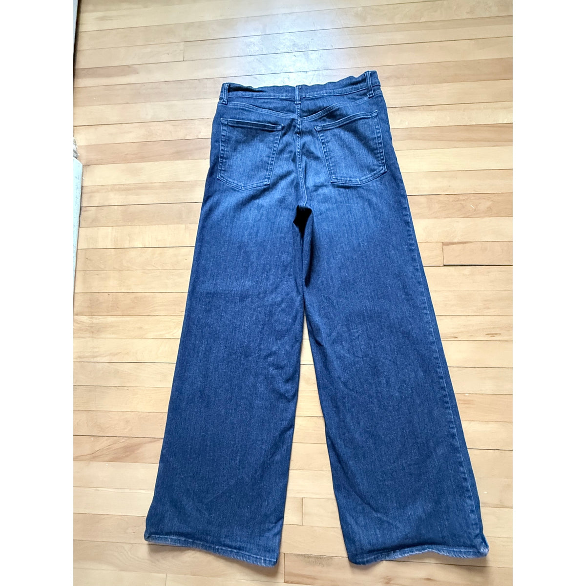 FRAME "Guilty" Wide Leg Tapered Jeans - Size 31 - EUC