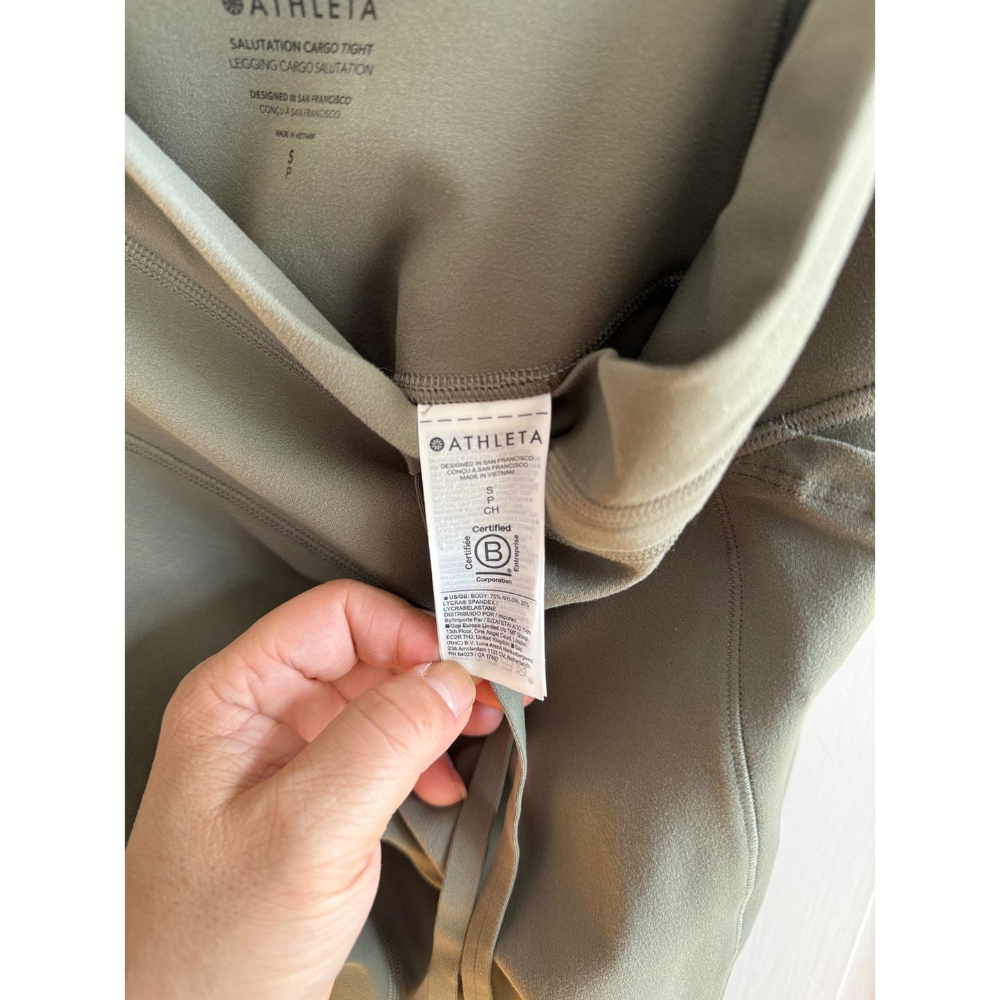 Athleta Headlands Hybrid Cargo II Tights Size Small NWT