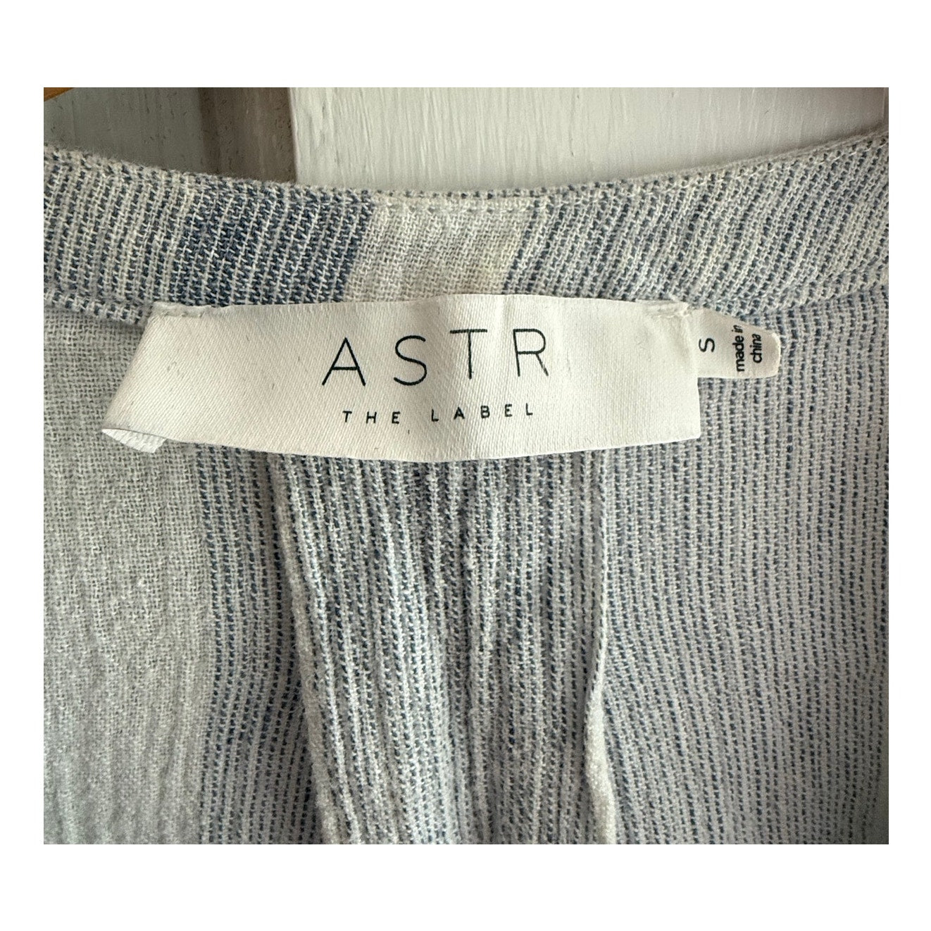 ASTR the Label Dress Small White Blue Striped Linen Blend Belted V-Neck
