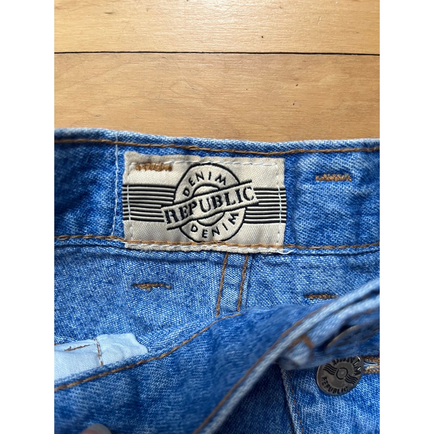 Vintage Denim Republic High Waisted Jean Shorts 7/8 Blue Medium Wash Retro