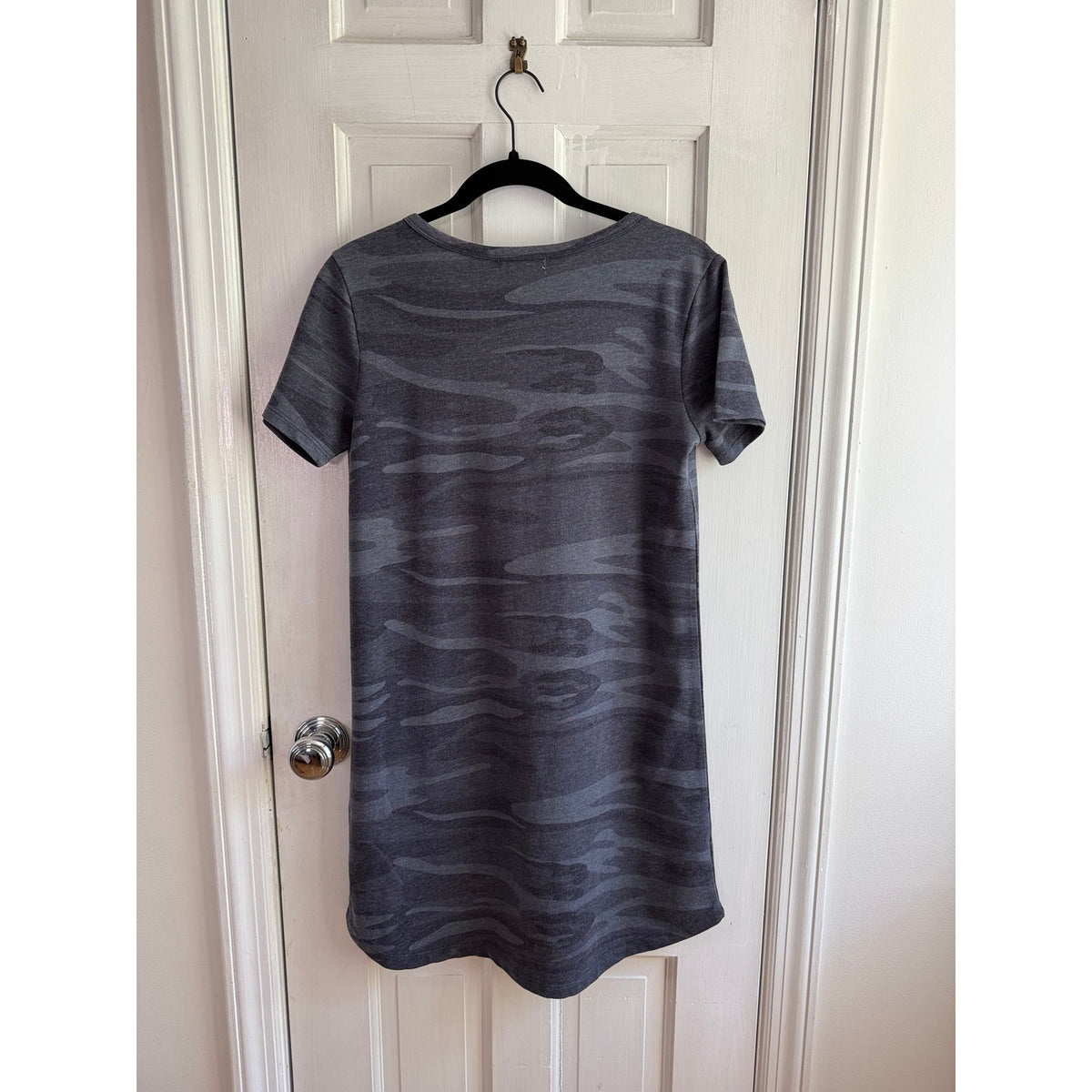 Z Supply Camo Grey Split Neck T-Shirt Dress Size Small NWT