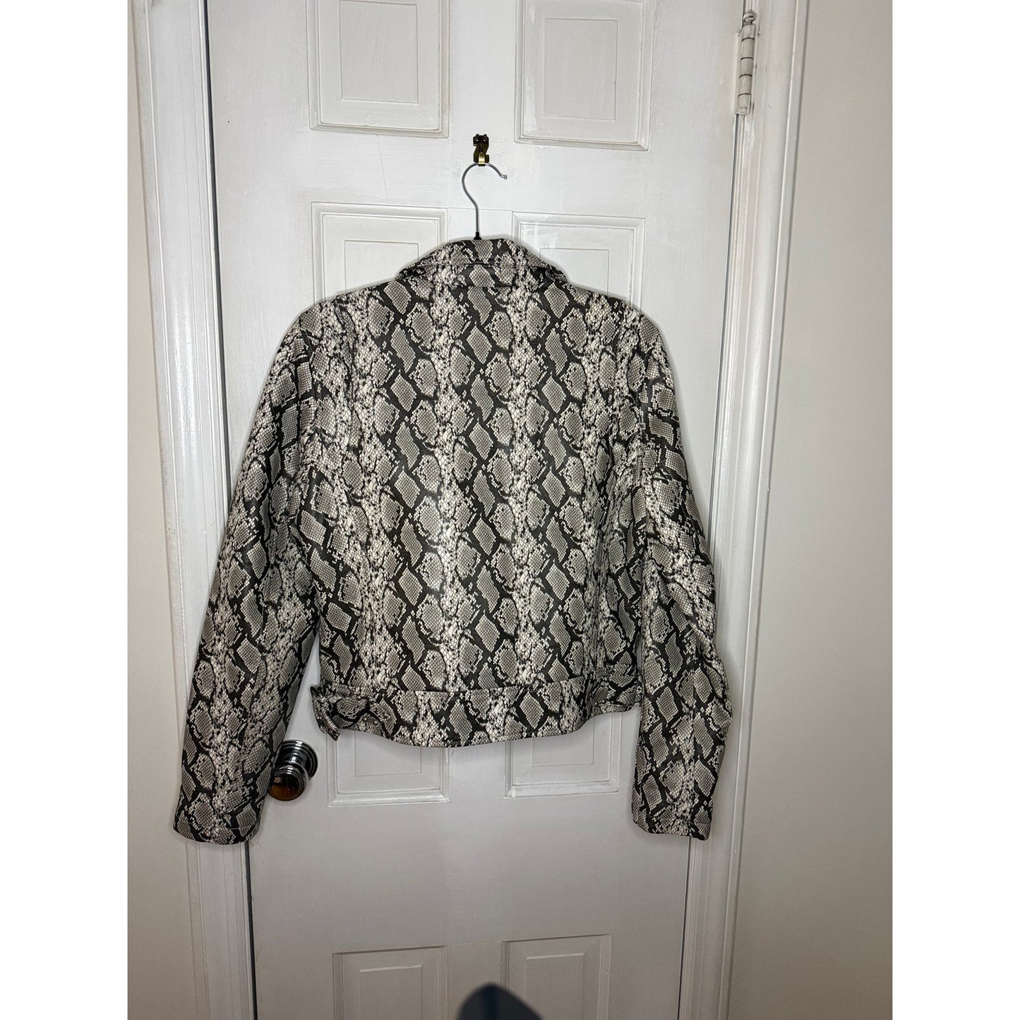 BLANK NYC Snake Print Bomber Jacket Medium Cropped Y2K Vegan Leather Moto