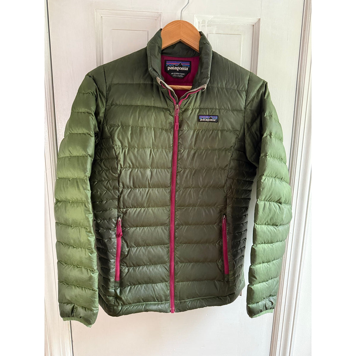 Patagonia Women’s Down Sweater Full-Zip Puffer Jacket Green Berry Lining Sz XS