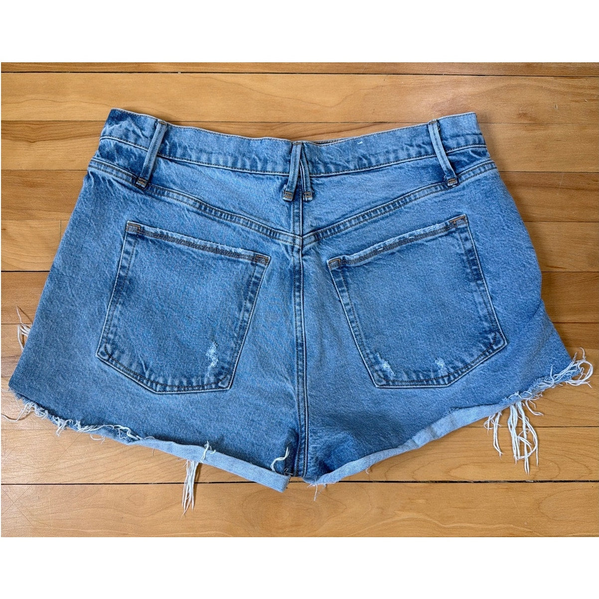 Good American Size 12 /31 High Rise Distressed Hem Light Wash Jean Shorts