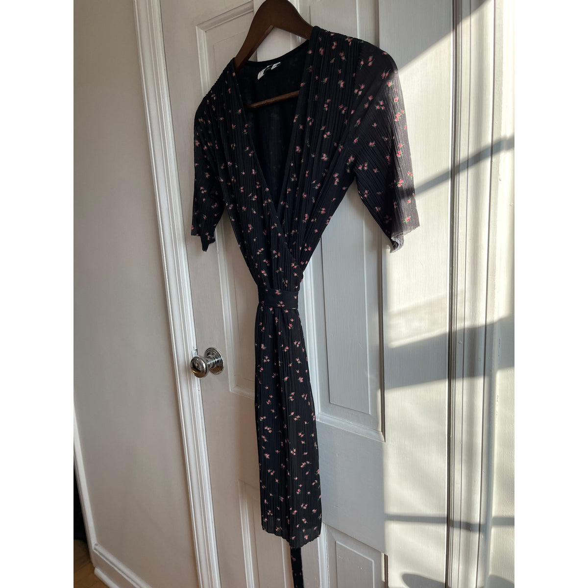& Other Stories Pleated Mesh Wrap Mini Dress Rose Floral Black Pink US 2 Small