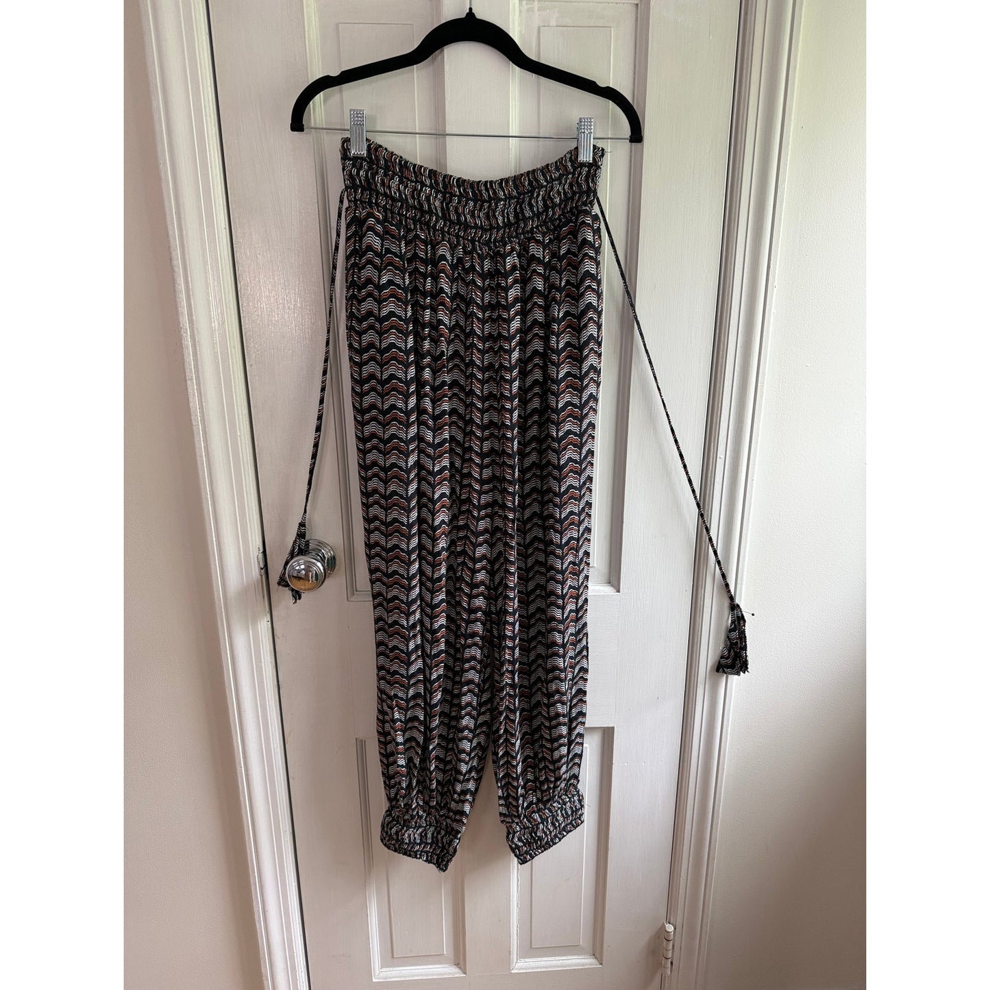 Anthropologie Chevron Print Smocked Waist Harem Jogger Pants Medium EUC Tassels