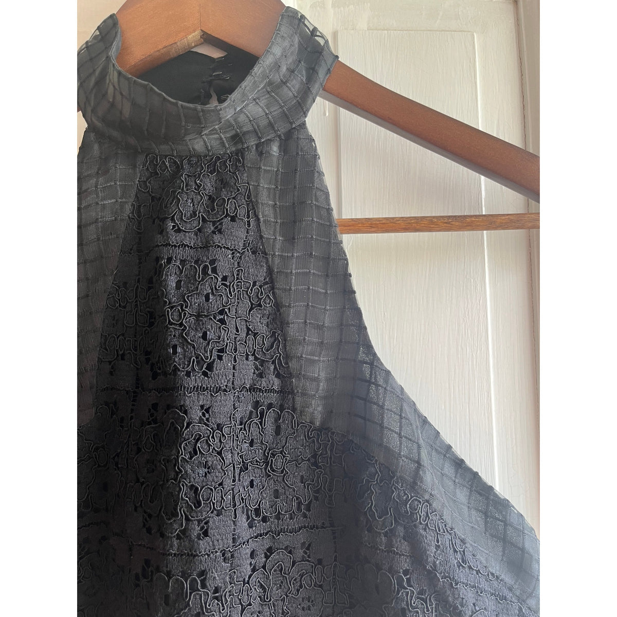 🖤 ALEXIS Janek Black Lace Mesh Crop Halter Top High Neck Size Medium