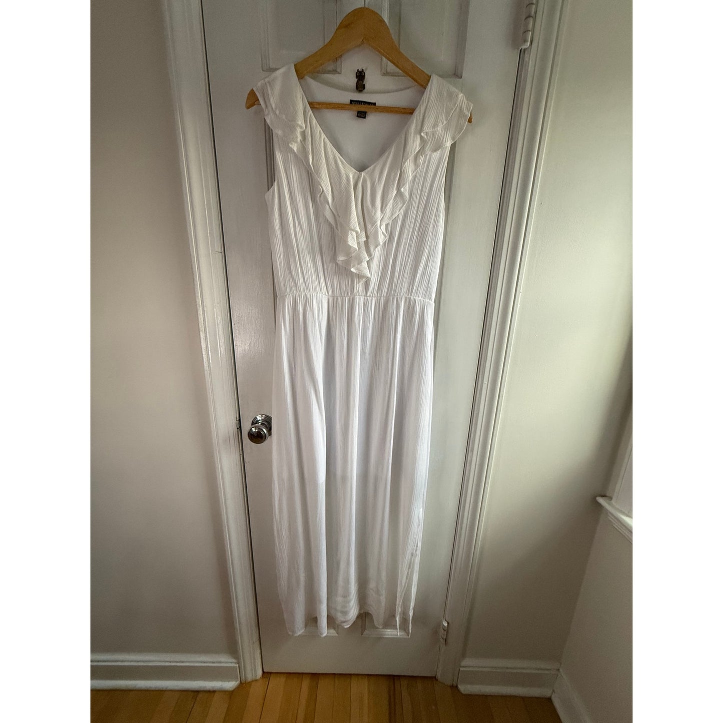 Nina Leonard White Floral Eyelet Maxi Dress Size Medium EUC