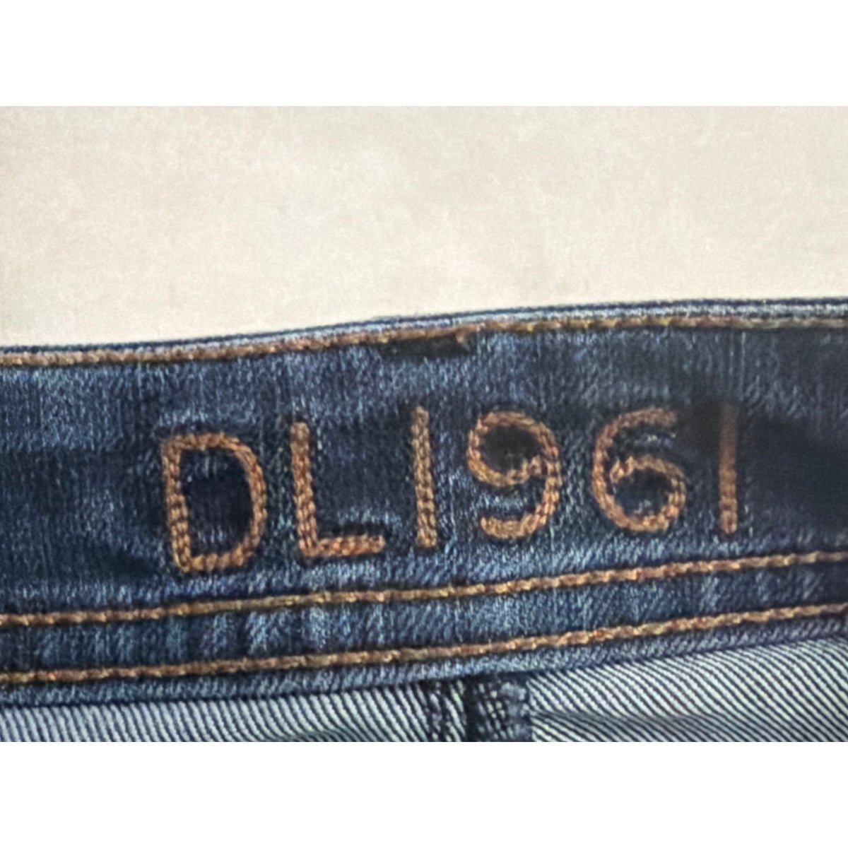 DL1961 Lindsey Slim Straight Stretch Size 25 TALL Dark Wash Jeans