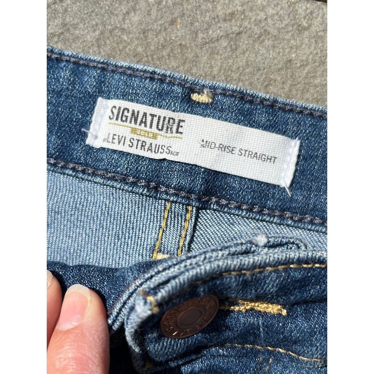 ✨ Signature by Levi Strauss Gold Mid-Rise Straight Embroidered Jeans 28 ✨