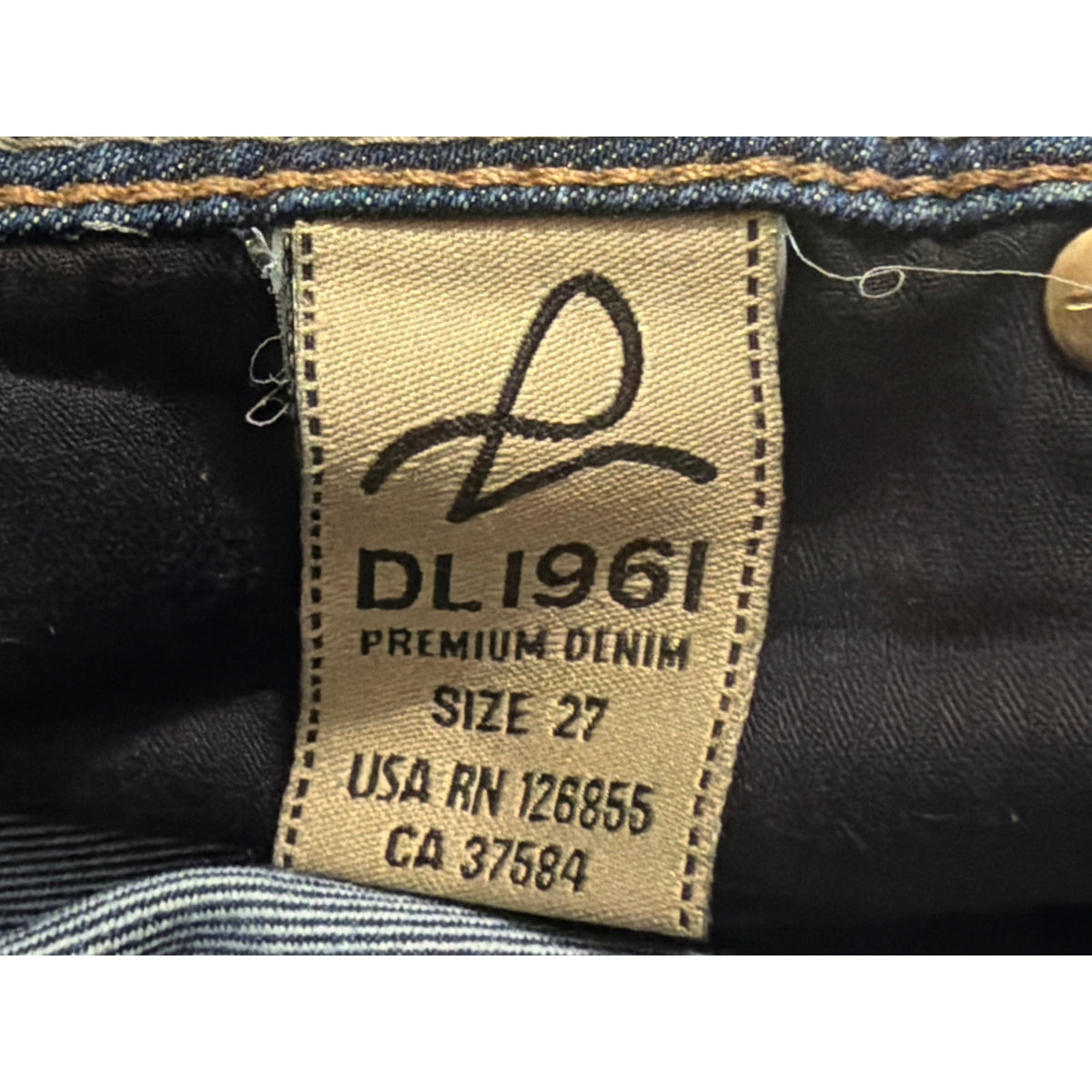 DL1961 Cindy Petite Slim Bootcut Jeans Size 27 Dark Wash Low Rise