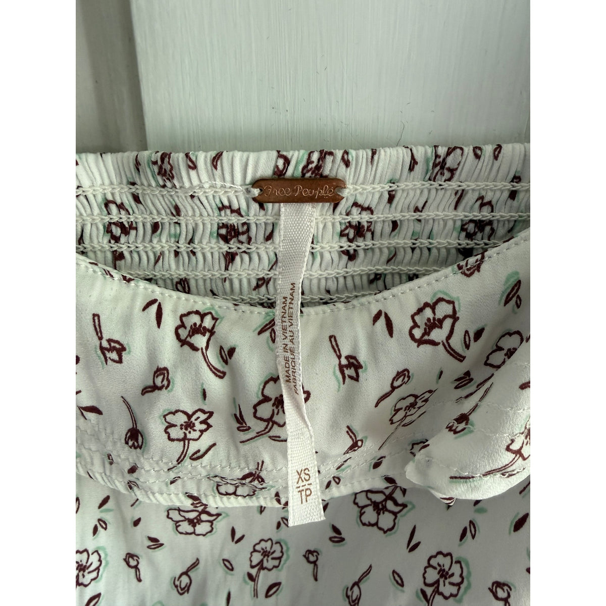 Free People Stay With You Ruffled Satin Crop Top White Floral XS EUC