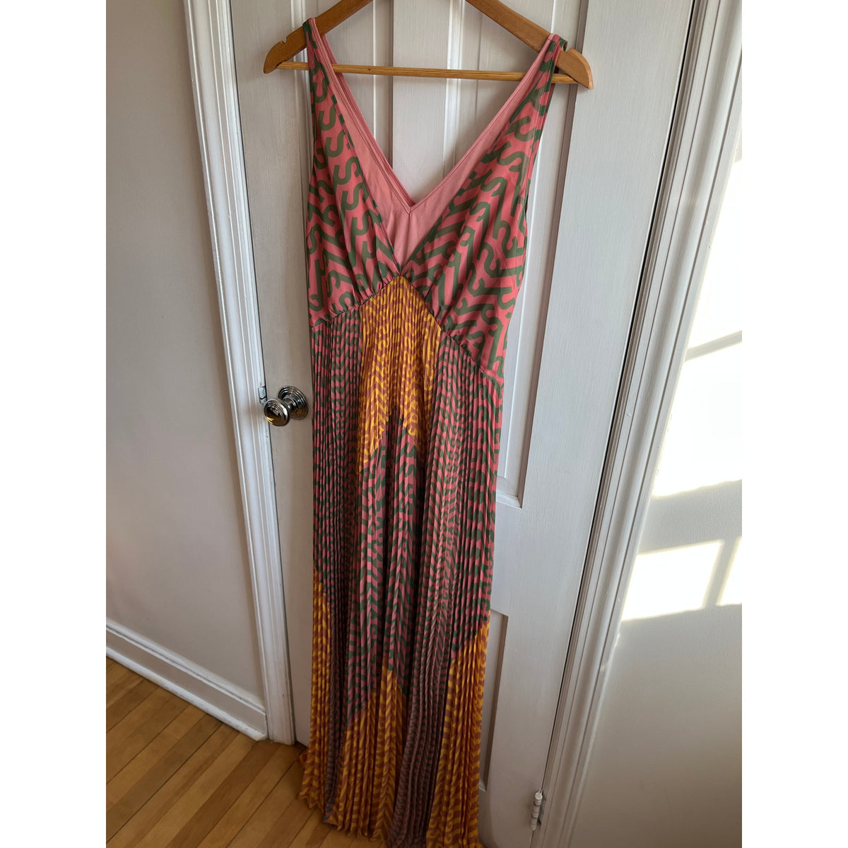 🌟 NWT Self-Portrait Logo Print Pleated Chiffon Maxi Dress Pink Green Size 4 US
