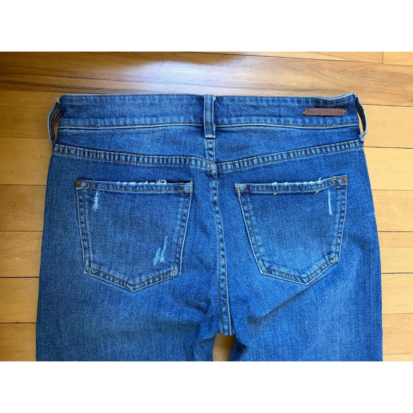 Anthropologie Pilcro Slim Boyfriend Jeans 25 Medium Wash Distressed Denim EUC