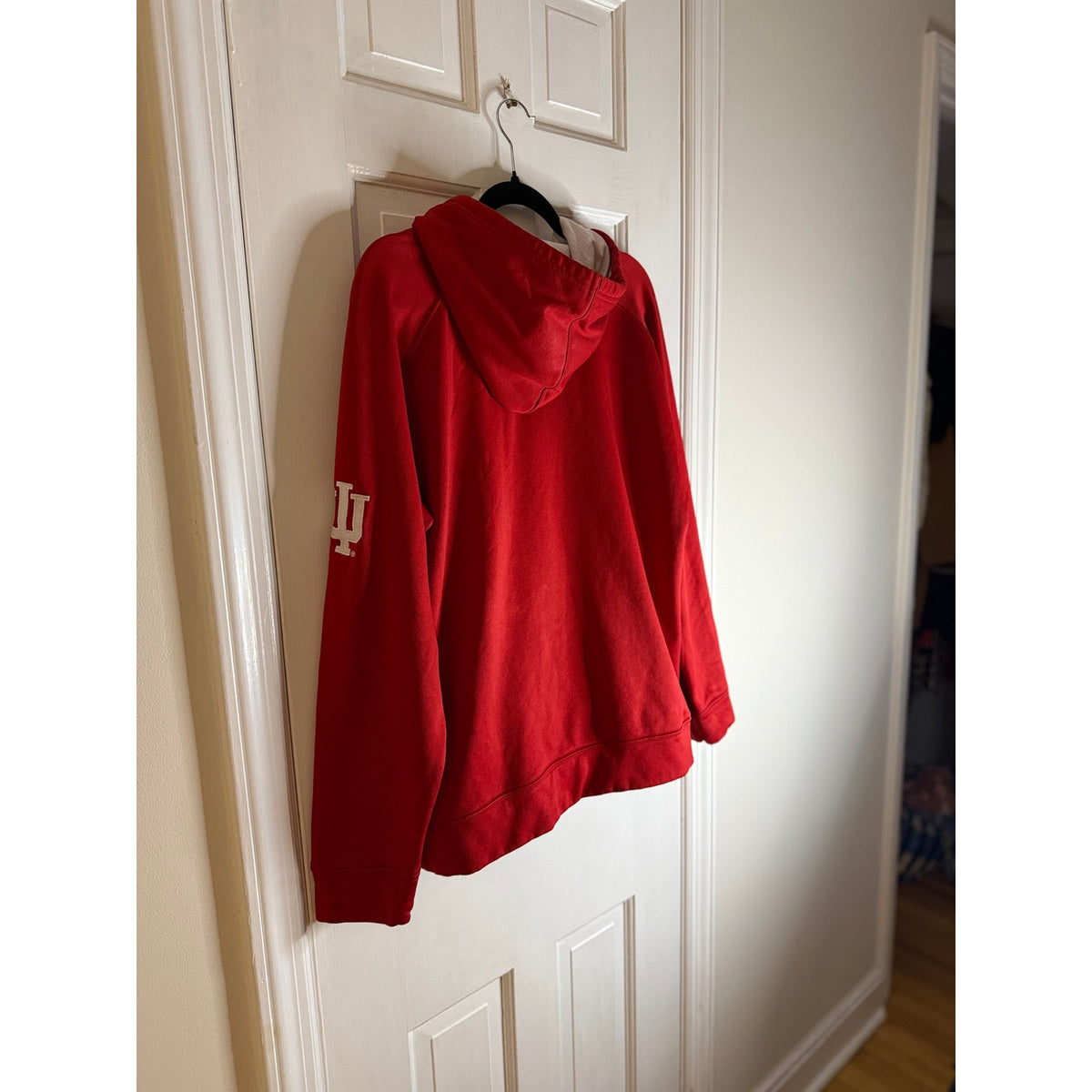 Men's Indiana Hoosiers Hoodie with front pocket - Size Medium