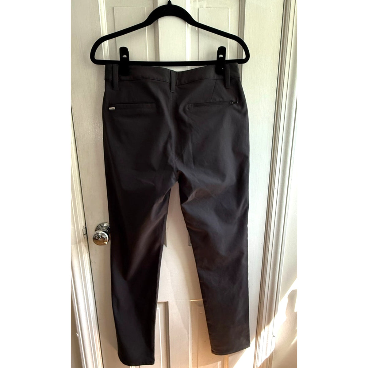 Vuori Black Utility Active Pants Size 28 Button Fly Trouser EUC