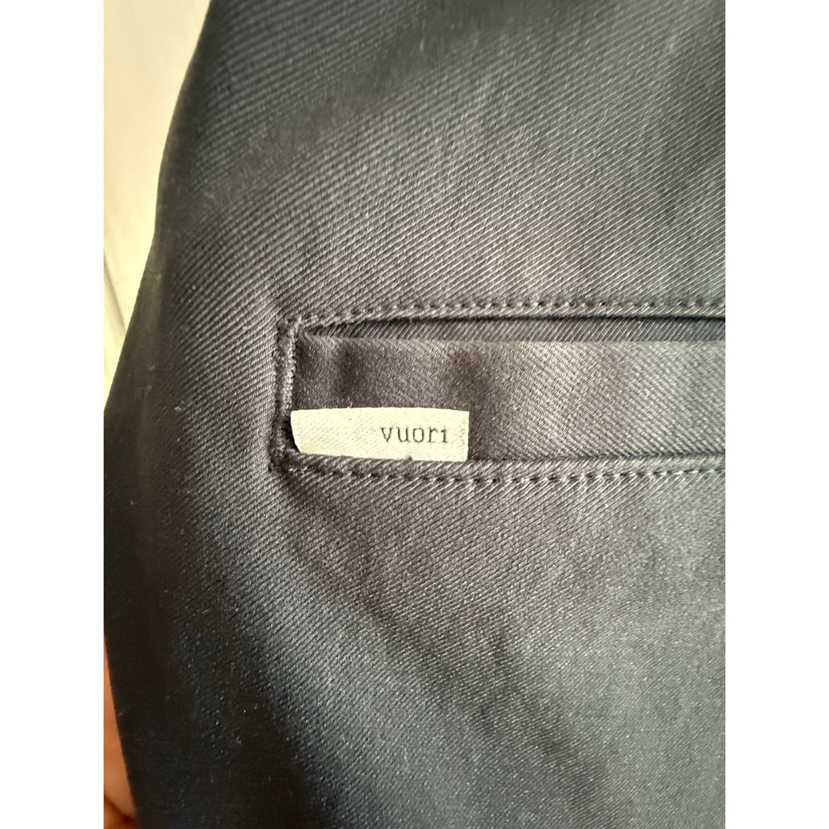 Vuori Black Utility Active Pants Size 28 Button Fly Trouser EUC